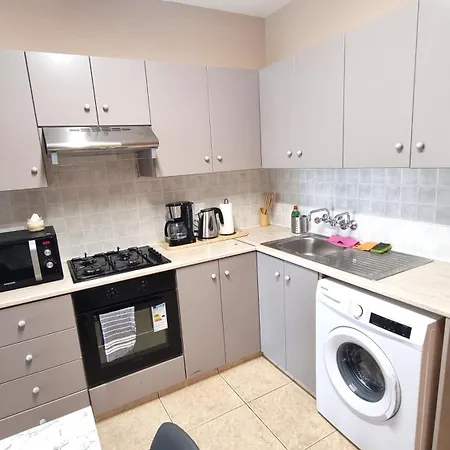 2 Cozy Apts, Fast Internet, 5 Min Walk To Beach! * Ларнака