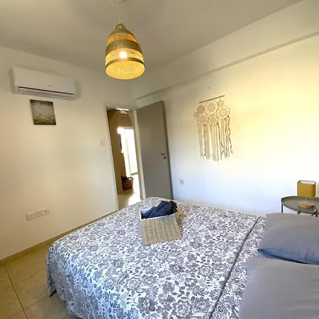 2 Cozy Apts, Fast Internet, 5 Min Walk To Beach! Ларнака