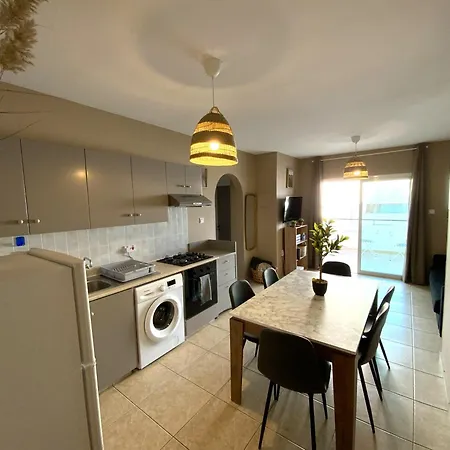 Апартаменты 2 Cozy Apts, Fast Internet, 5 Min Walk To Beach! *