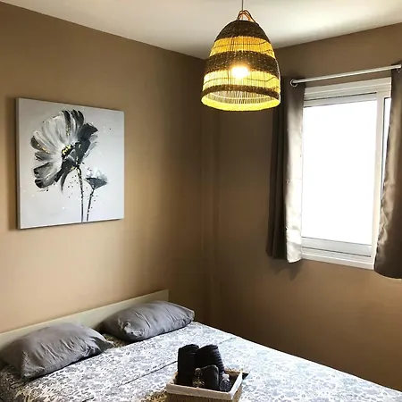 Апартаменты 2 Cozy Apts, Fast Internet, 5 Min Walk To Beach! *