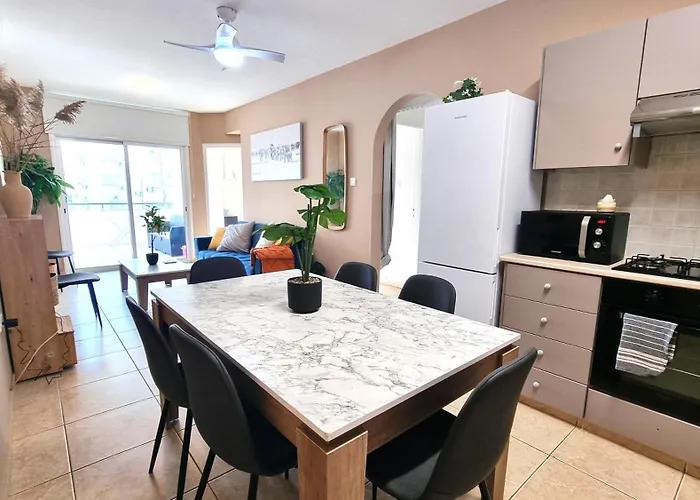 2 Cozy Apts, Fast Internet, 5 Min Walk To Beach! Larnaca