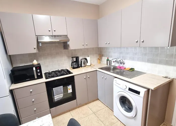 2 Cozy Apts, Fast Internet, 5 Min Walk To Beach! * Larnaca