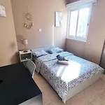 2 Cozy Apts, Fast Internet, 5 Min Walk To Beach! Larnaca