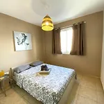 2 Cozy Apts, Fast Internet, 5 Min Walk To Beach! Larnaca