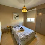 2 Cozy Apts, Fast Internet, 5 Min Walk To Beach! Larnaca