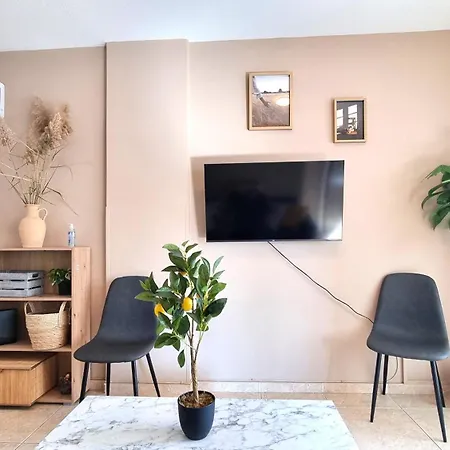 2 Cozy Apts, Fast Internet, 5 Min Walk To Beach! Larnaca