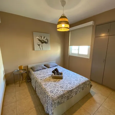 2 Cozy Apts, Fast Internet, 5 Min Walk To Beach! Larnaca