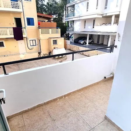 2 Cozy Apts, Fast Internet, 5 Min Walk To Beach! Apartman *
