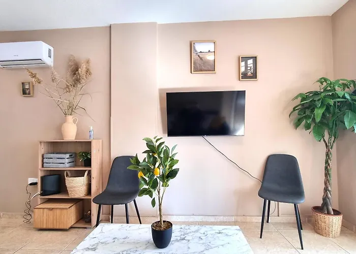 2 Cozy Apts, Fast Internet, 5 Min Walk To Beach! Larnaca