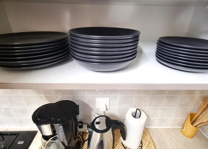 2 Cozy Apts, Fast Internet, 5 Min Walk To Beach! Larnaca