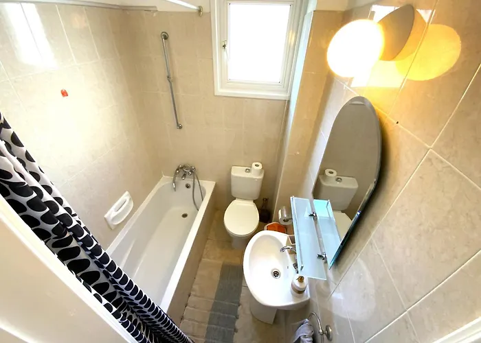 2 Cozy Apts, Fast Internet, 5 Min Walk To Beach! * Larnaca