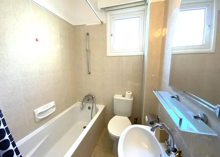 2 Cozy Apts, Fast Internet, 5 Min Walk To Beach!