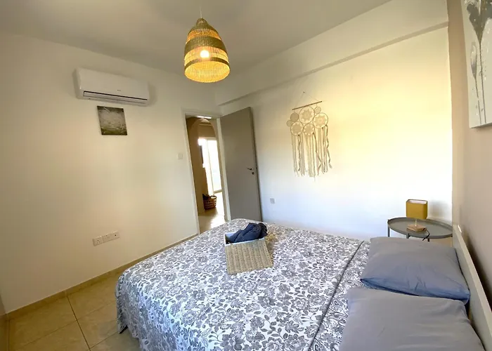 2 Cozy Apts, Fast Internet, 5 Min Walk To Beach! Larnaca