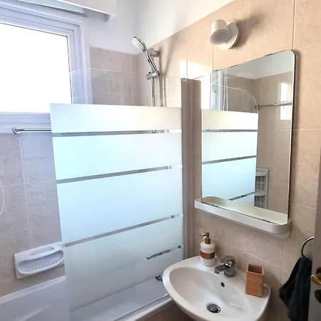 2 Cozy Apts, Fast Internet, 5 Min Walk To Beach! * Larnaca