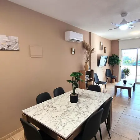 Apartmán 2 Cozy Apts, Fast Internet, 5 Min Walk To Beach!