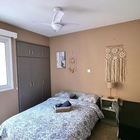 2 Cozy Apts, Fast Internet, 5 Min Walk To Beach! *